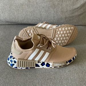 🔥🔥Brand New Women’s adidas NMD_R1🔥🔥